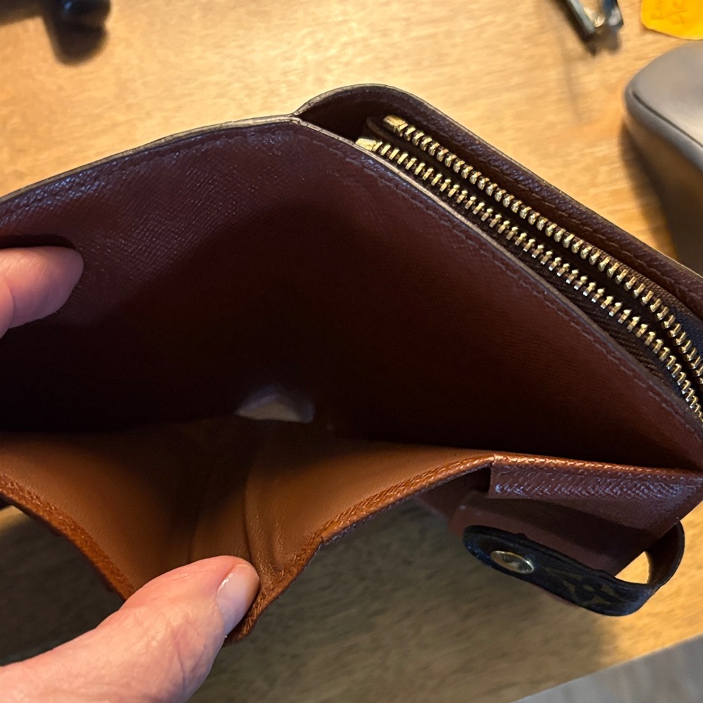 Authentic Louis Vuitton Brown Monogram Compact Wallet- very good condition! - Picture 5 of 7
